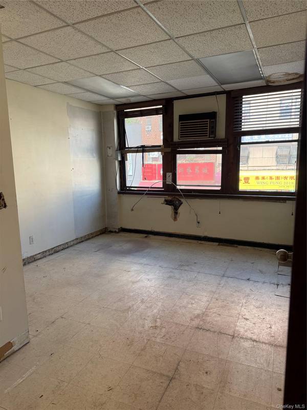 13526 Roosevelt AVE #2F, Flushing, NY 11354