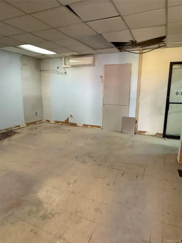 13526 Roosevelt AVE #2F, Flushing, NY 11354