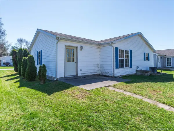 19 Biscayne Blvd, Poughkeepsie, NY 12603