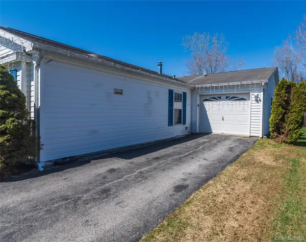 19 Biscayne Blvd, Poughkeepsie, NY 12603