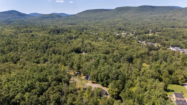 20 Country Club LN, Woodstock, NY 12498