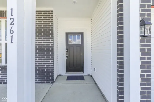 1261 Pegasus DR, Franklin, IN 46131