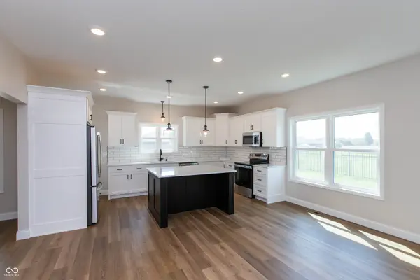 6982 Meadow RUN, Seymour, IN 47274