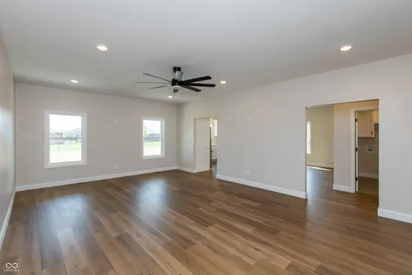 6982 Meadow RUN, Seymour, IN 47274