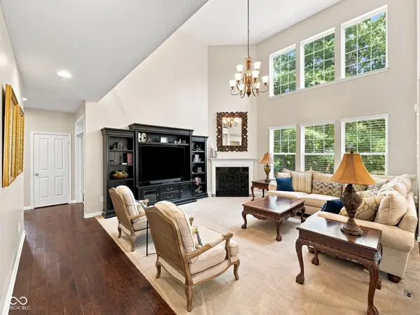 6411 Blackstone, Zionsville, IN 46077