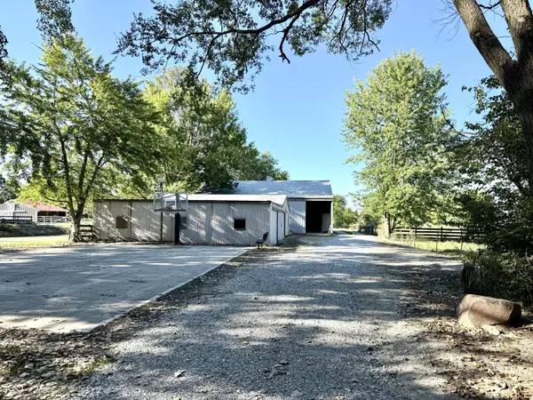 842 W Cutsinger RD, Greenwood, IN 46143