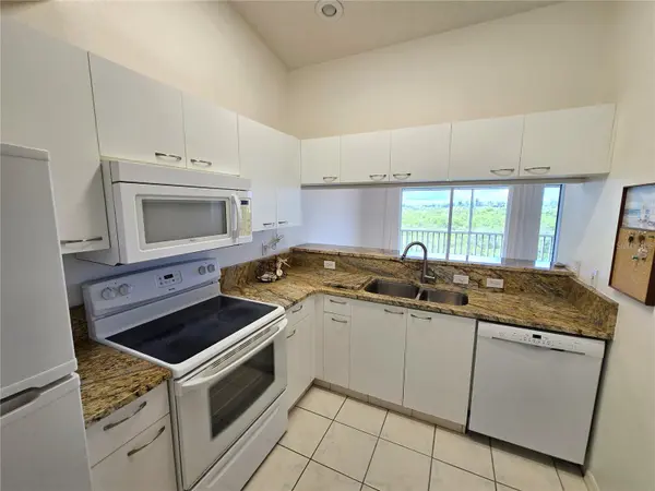 3607 E BAY DR #206, Holmes Beach, FL 34217