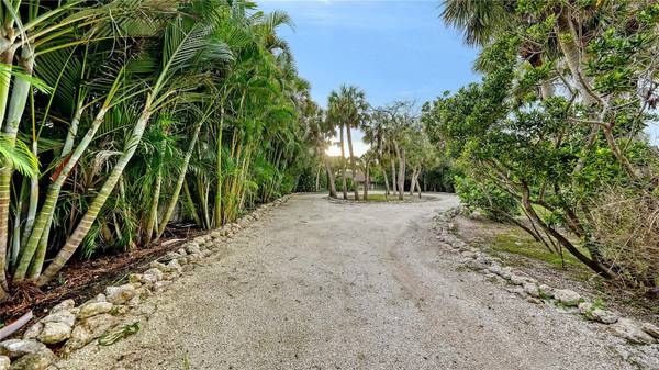2417 CASEY KEY RD, Nokomis, FL 34275
