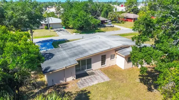 2538 LAKESHORE CIR, Port Charlotte, FL 33952