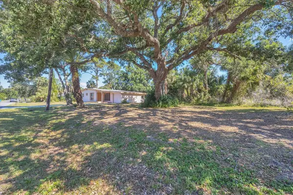 2538 LAKESHORE CIR, Port Charlotte, FL 33952
