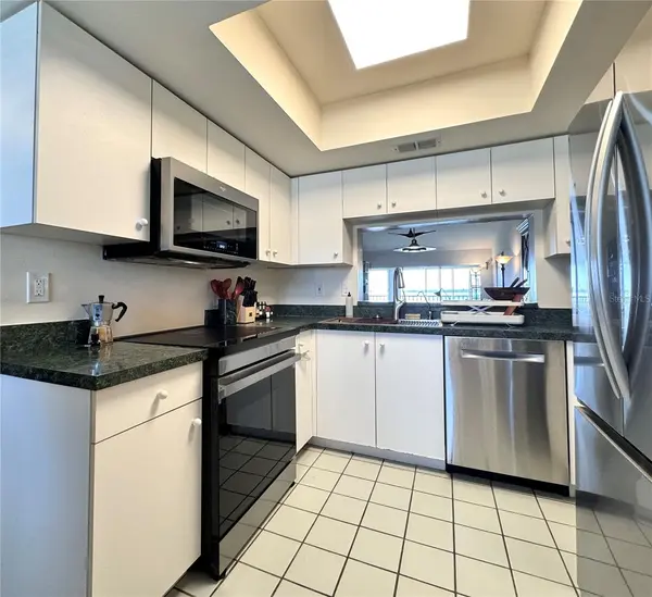 1155 EDGEWATER CIR #28, Bradenton, FL 34209