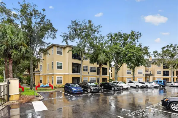 2674 ROBERT TRENT JONES DR #337, Orlando, FL 32835
