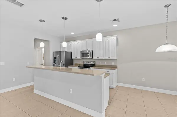 8302 RIVERDALE LN, Davenport, FL 33896