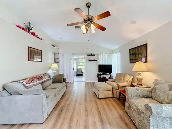1403 W SCHWARTZ BLVD, Lady Lake, FL 32159