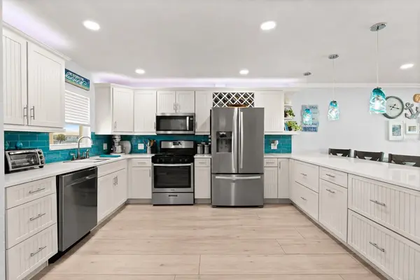 1898 SHORE DR S #319, South Pasadena, FL 33707