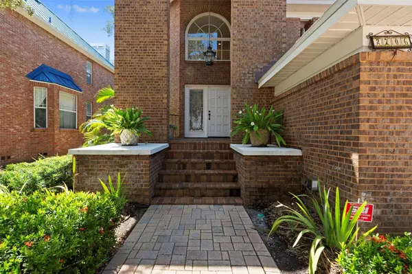 2706 CHAMBRAY LN, Tampa, FL 33611