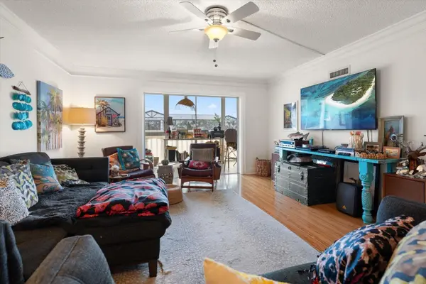 131 BLUFF VIEW DR #106, Belleair Bluffs, FL 33770