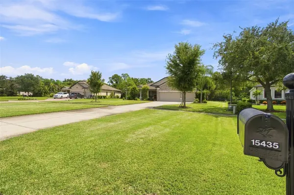 15435 MULHOLLAND RD, Parrish, FL 34219