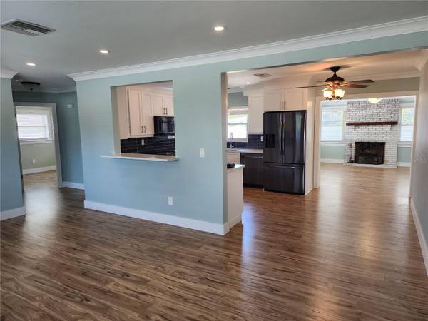 2347 EASTWOOD DR, Clearwater, FL 33765