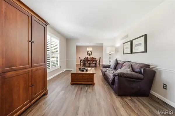 315 Prince Towne DR, Creve Coeur, MO 63141