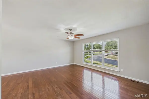 656 Nancy DR, St Charles, MO 63301
