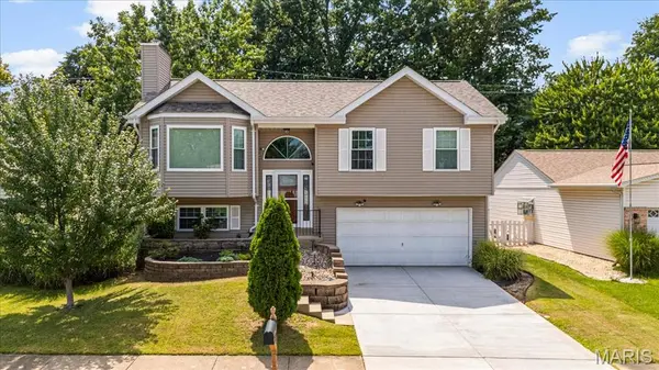 1629 Lynncove LN, St Charles, MO 63303