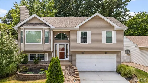 1629 Lynncove LN, St Charles, MO 63303