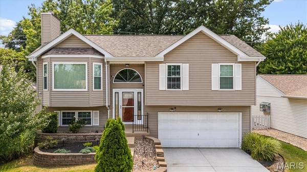 1629 Lynncove LN, St Charles, MO 63303