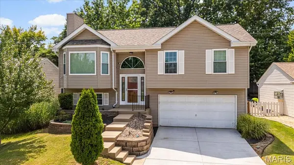 1629 Lynncove LN, St Charles, MO 63303