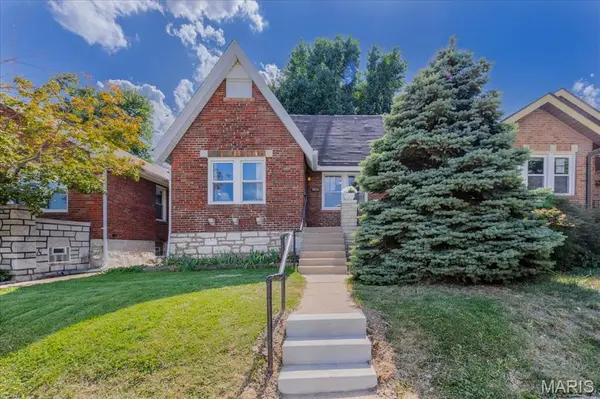 3820 Burgen AVE, St Louis, MO 63116