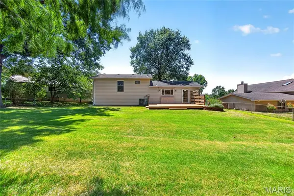 16 Mill Race DR, St Peters, MO 63376