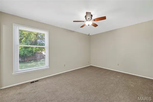 16 Mill Race DR, St Peters, MO 63376