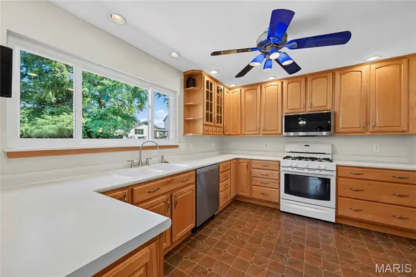 16 Mill Race DR, St Peters, MO 63376