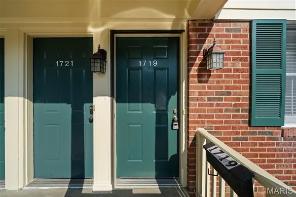 1719 Canary CV, Brentwood, MO 63144
