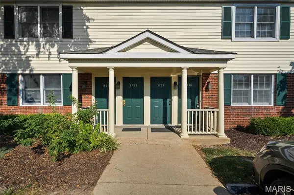 1719 Canary CV, Brentwood, MO 63144