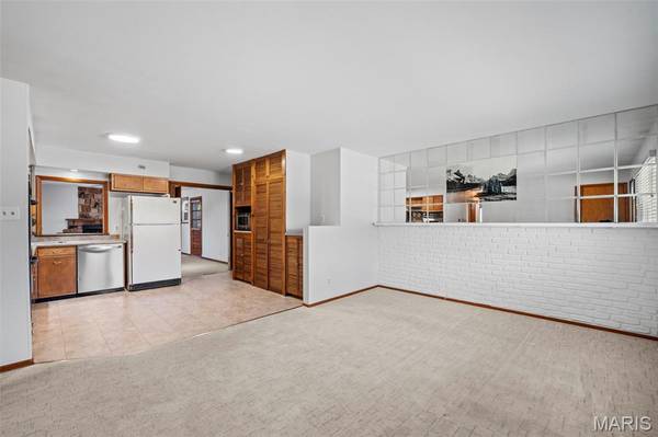 21 Della DR, Fenton, MO 63026