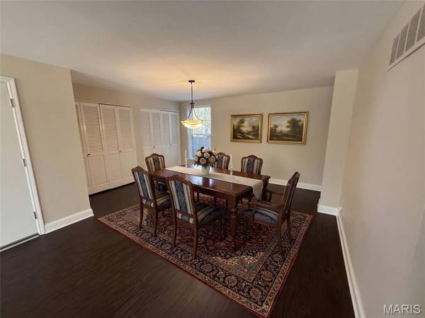 1130 S Mason RD, Town And Country, MO 63131