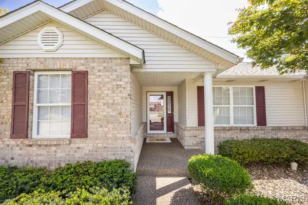 876 Clemson AVE, Fairview Heights, IL 62208