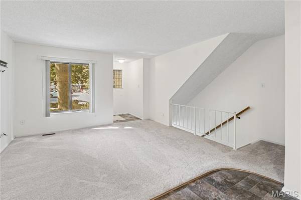 331 Barrington Square Estate #H, Kirkwood, MO 63122