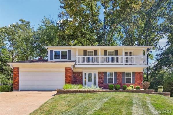 70 Breezeview DR, Ballwin, MO 63021