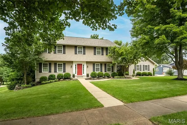 1583 Mason Knoll RD, Town And Country, MO 63131