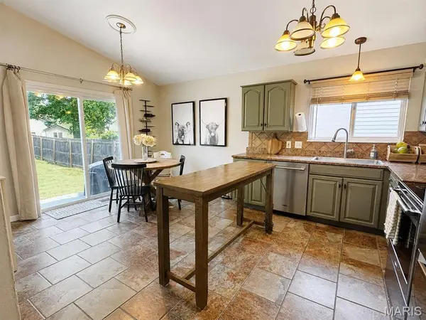 5070 Danielle DR, St Charles, MO 63304