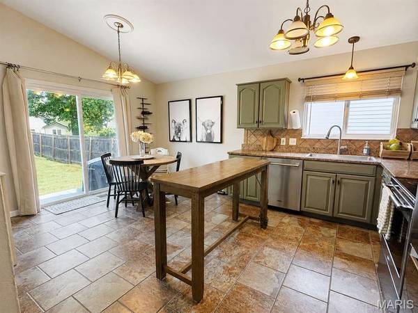 5070 Danielle DR, St Charles, MO 63304