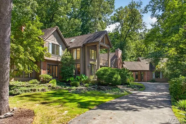 16463 Dapple Gray CT, Chesterfield, MO 63005