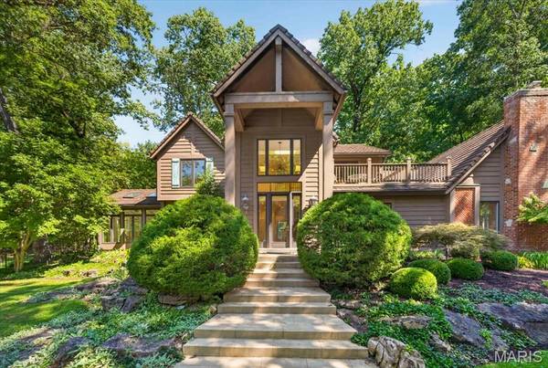 16463 Dapple Gray CT, Chesterfield, MO 63005