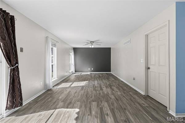 204 Boulder Point DR, St Peters, MO 63376
