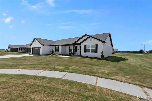 303 Seabiscuit DR, Sikeston, MO 63801