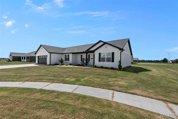 303 Seabiscuit DR, Sikeston, MO 63801
