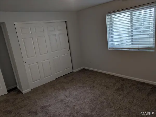9 Norman DR, Columbia, IL 62236