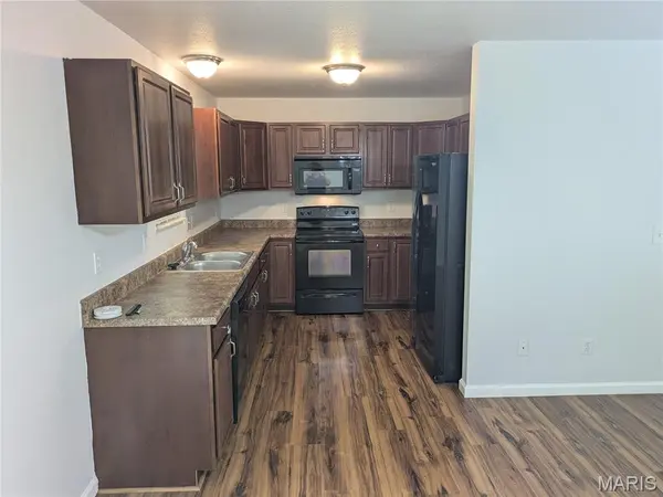 9 Norman DR, Columbia, IL 62236